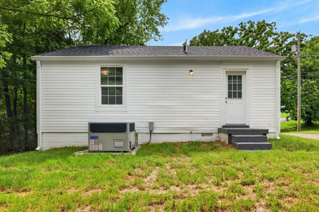101 Valley View Cir, Clarksville, TN 37040
