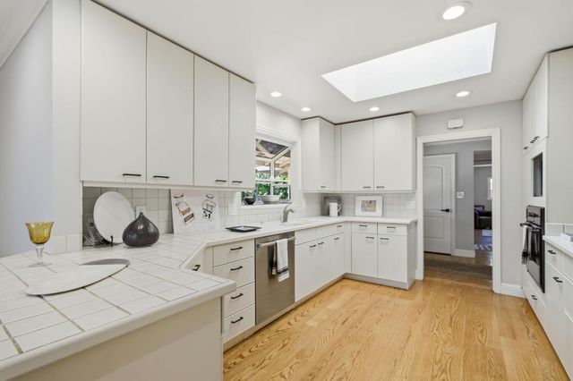 950 Black Mountain Court, Los Altos, CA 94024