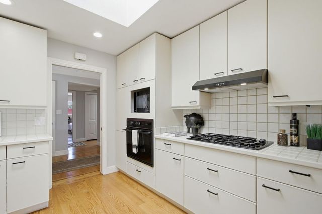 950 Black Mountain Court, Los Altos, CA 94024