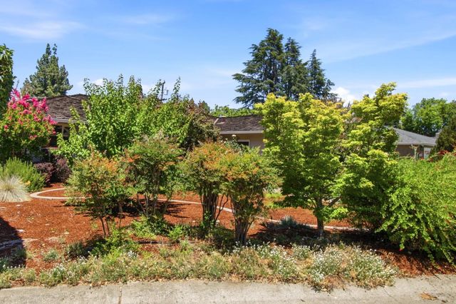 950 Black Mountain Court, Los Altos, CA 94024