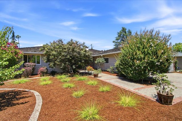 950 Black Mountain Court, Los Altos, CA 94024