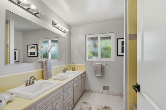 950 Black Mountain Court, Los Altos, CA 94024