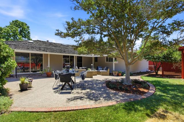 950 Black Mountain Court, Los Altos, CA 94024