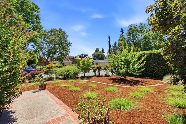 950 Black Mountain Court, Los Altos, CA 94024