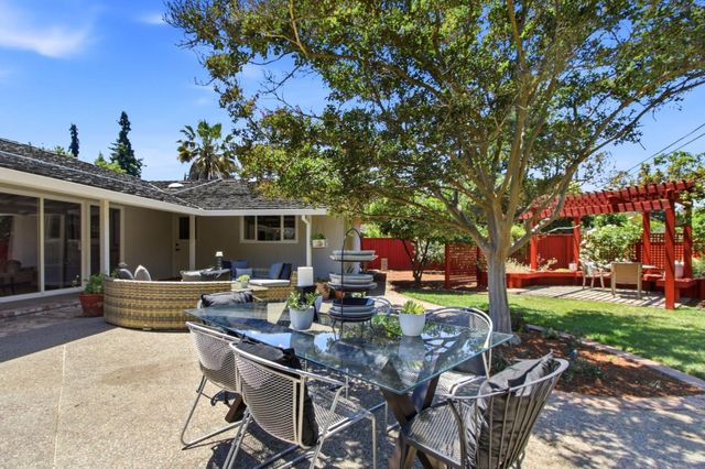 950 Black Mountain Court, Los Altos, CA 94024