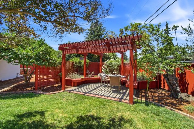 950 Black Mountain Court, Los Altos, CA 94024