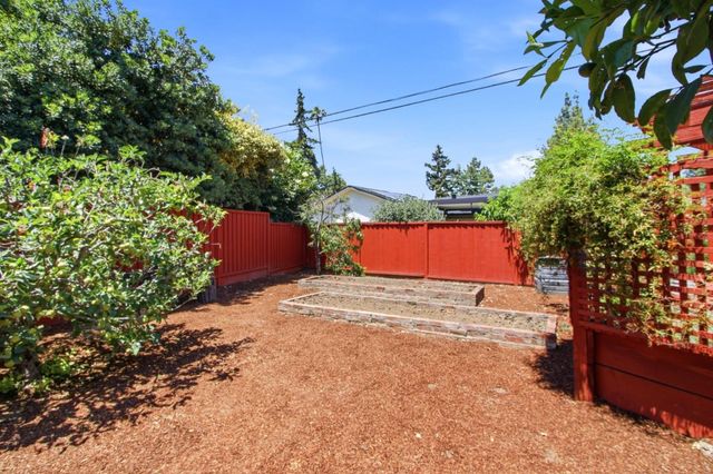 950 Black Mountain Court, Los Altos, CA 94024