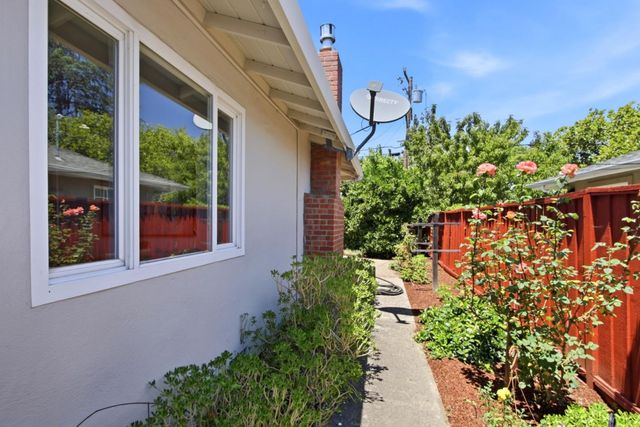 950 Black Mountain Court, Los Altos, CA 94024