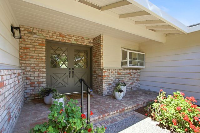 950 Black Mountain Court, Los Altos, CA 94024
