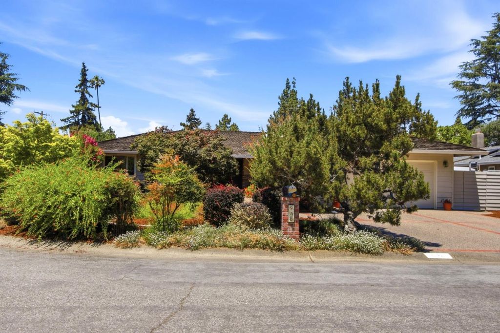 950 Black Mountain Court, Los Altos, CA 94024