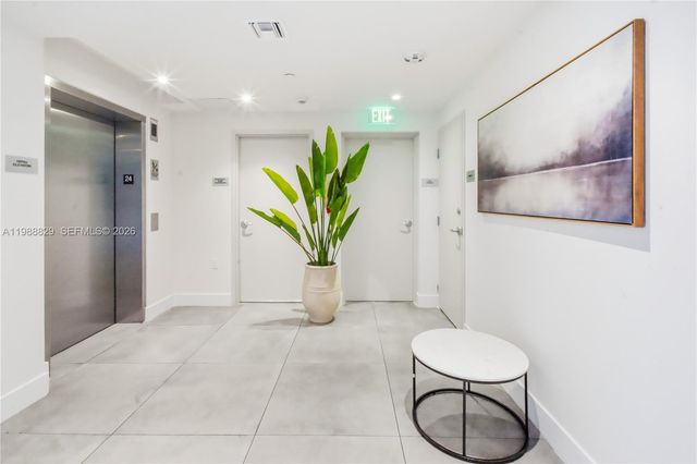 239 SW 9th St 2401, Miami, FL 33130