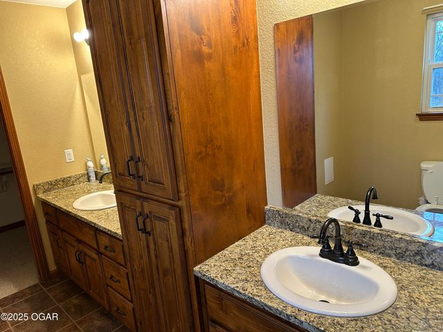 11448 Hickman Lane, Neosho, MO 64850