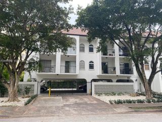 338 Majorca Avenue 207, Coral Gables, FL 33134