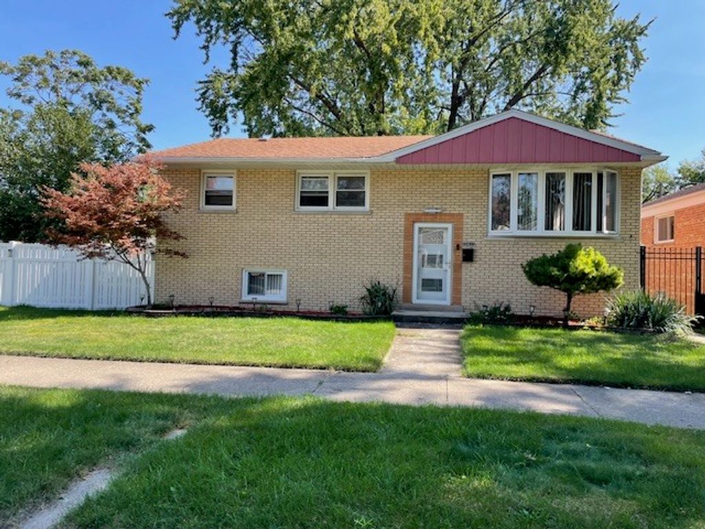 12411 S Lincoln Street, Calumet Park, IL 60827