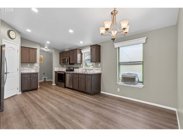 2889 KINNEY Loop, Eugene, OR 97408