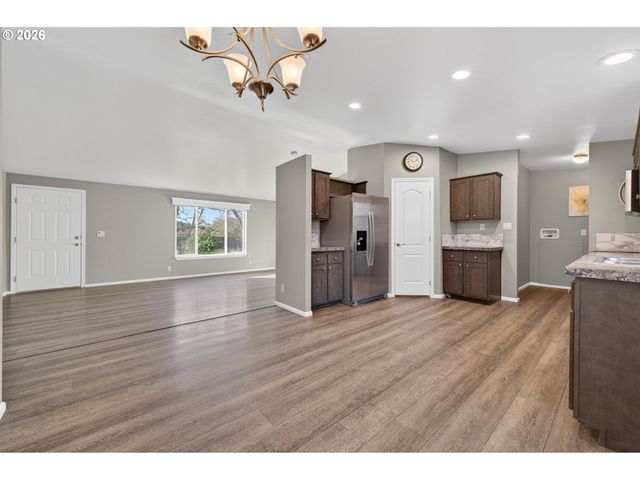 2889 KINNEY Loop, Eugene, OR 97408
