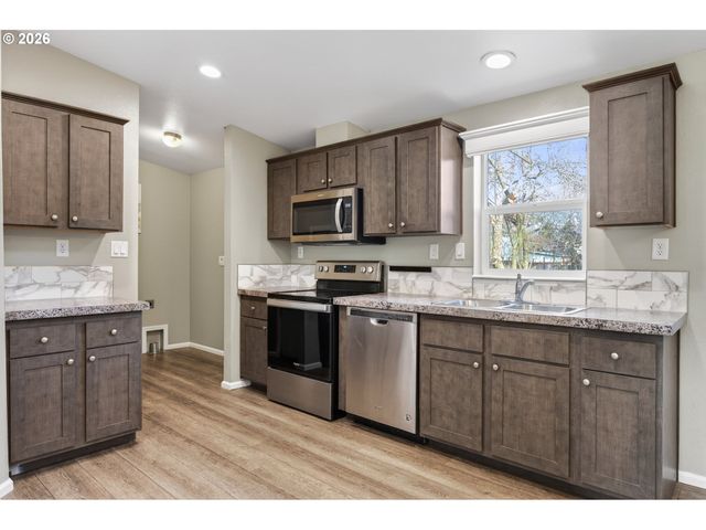 2889 KINNEY Loop, Eugene, OR 97408