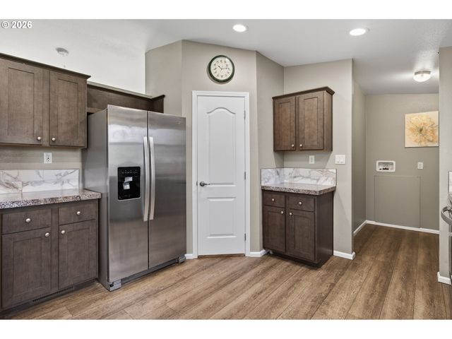 2889 KINNEY Loop, Eugene, OR 97408