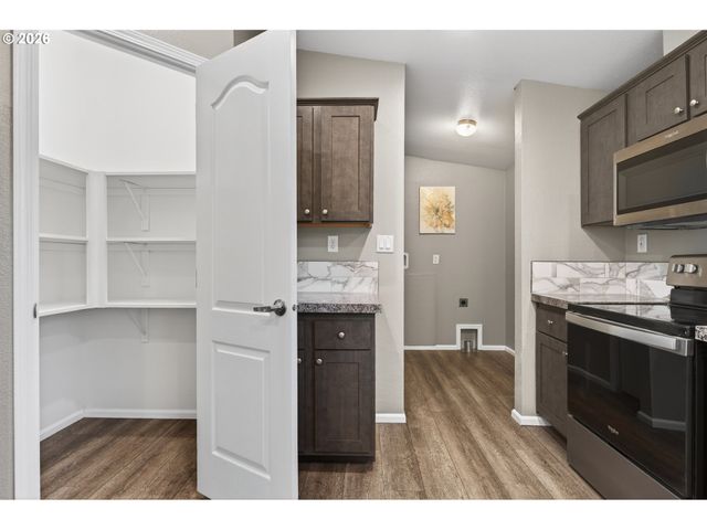 2889 KINNEY Loop, Eugene, OR 97408