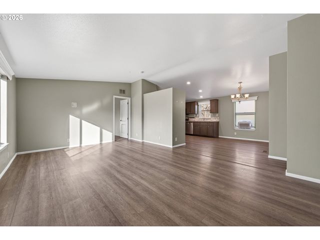 2889 KINNEY Loop, Eugene, OR 97408