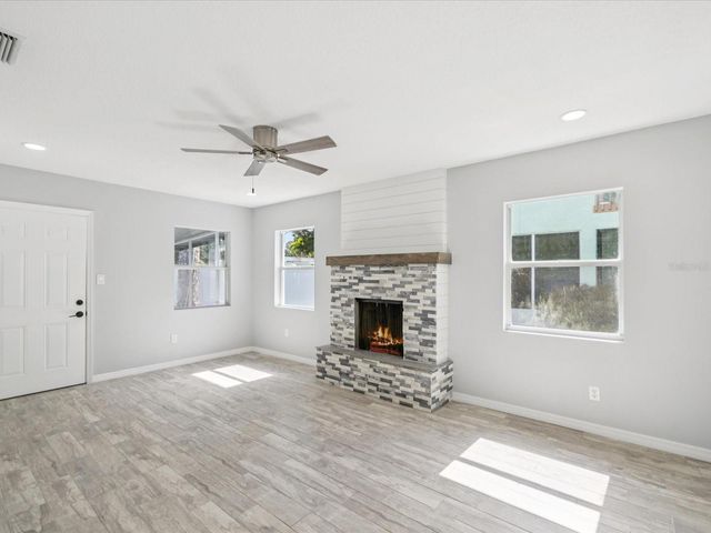 151 80TH AVENUE NE, St Petersburg, FL 33702