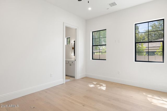 3913 E CAMPBELL Avenue, Phoenix, AZ 85018