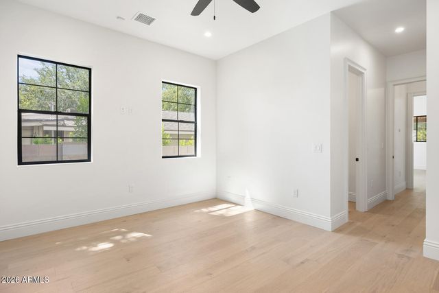 3913 E CAMPBELL Avenue, Phoenix, AZ 85018
