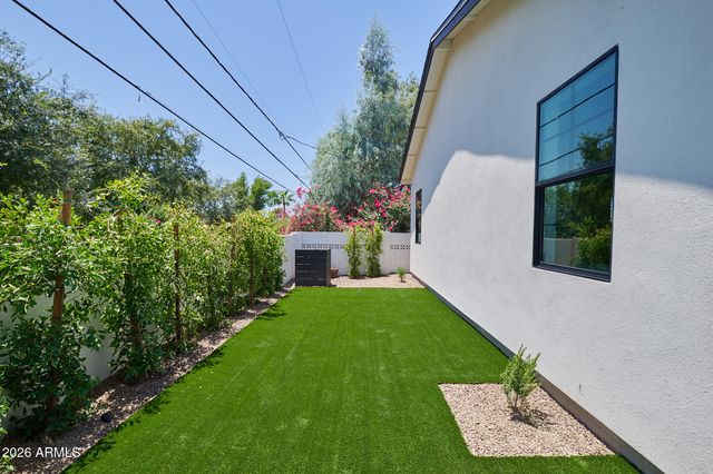 3913 E CAMPBELL Avenue, Phoenix, AZ 85018