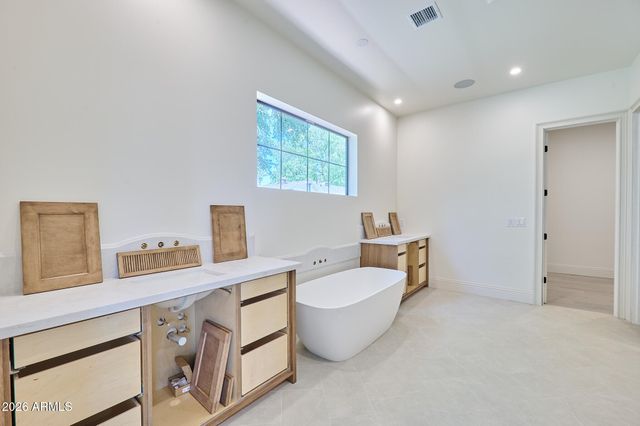 3913 E CAMPBELL Avenue, Phoenix, AZ 85018