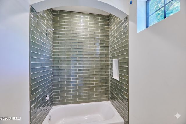 3913 E CAMPBELL Avenue, Phoenix, AZ 85018