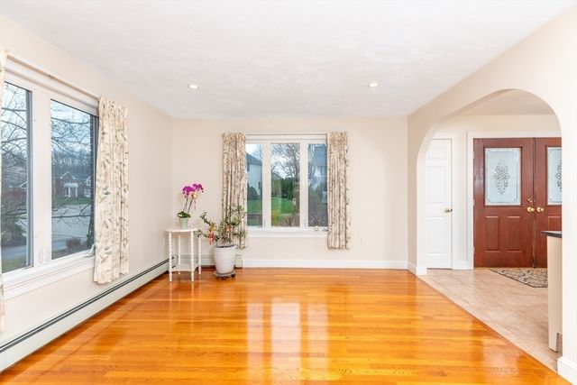 20 Teaberry Ln 1, Braintree, MA 02184