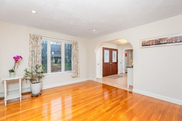 20 Teaberry Ln 1, Braintree, MA 02184