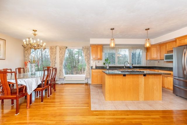 20 Teaberry Ln 1, Braintree, MA 02184