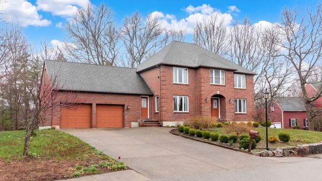 20 Teaberry Ln 1, Braintree, MA 02184