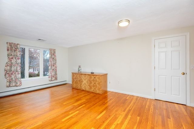 20 Teaberry Ln 1, Braintree, MA 02184
