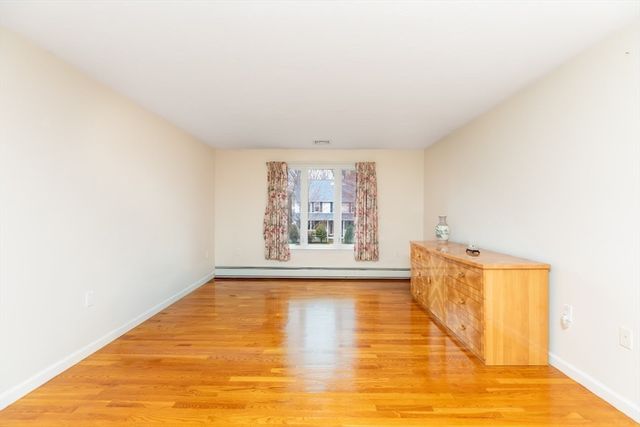 20 Teaberry Ln 1, Braintree, MA 02184