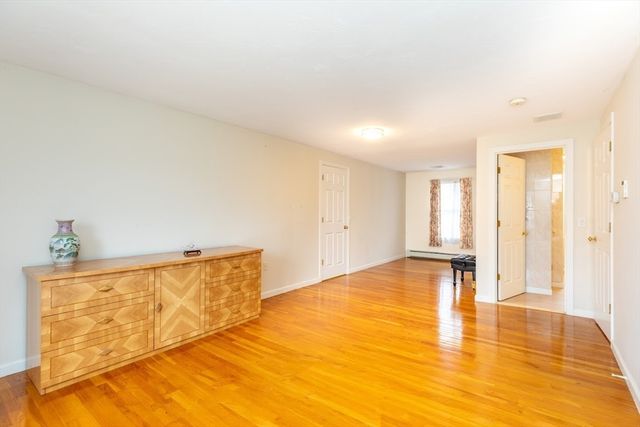 20 Teaberry Ln 1, Braintree, MA 02184
