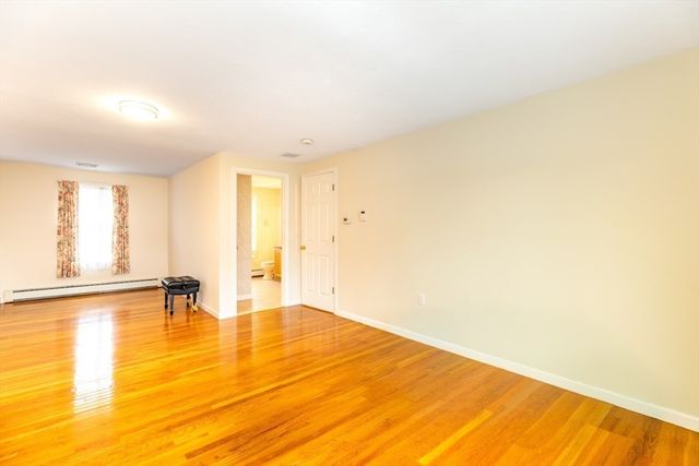 20 Teaberry Ln 1, Braintree, MA 02184