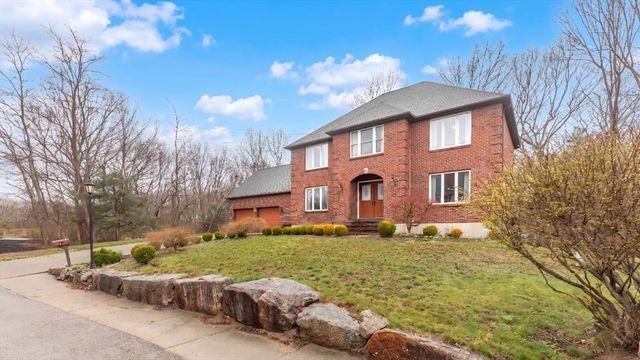 20 Teaberry Ln 1, Braintree, MA 02184