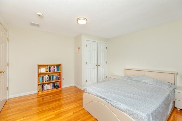 20 Teaberry Ln 1, Braintree, MA 02184