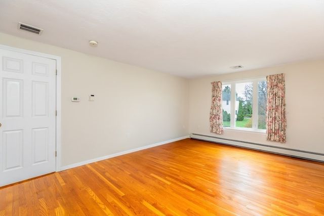 20 Teaberry Ln 1, Braintree, MA 02184