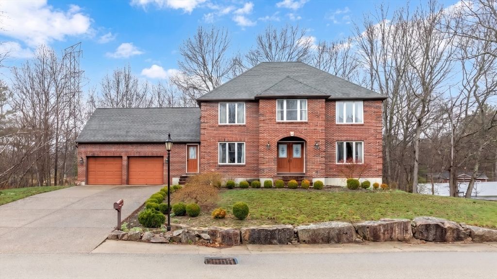 20 Teaberry Ln 1, Braintree, MA 02184