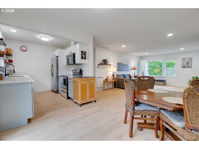 19 Ne 148TH Ave, Portland, OR 97230