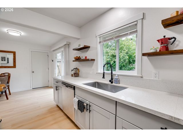 19 Ne 148TH Ave, Portland, OR 97230