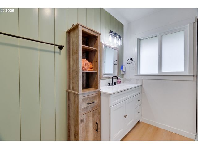 19 Ne 148TH Ave, Portland, OR 97230