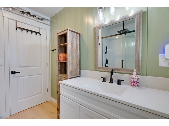 19 Ne 148TH Ave, Portland, OR 97230