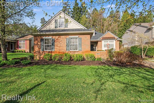 2745 Signature Circle, Pinckney, MI 48169