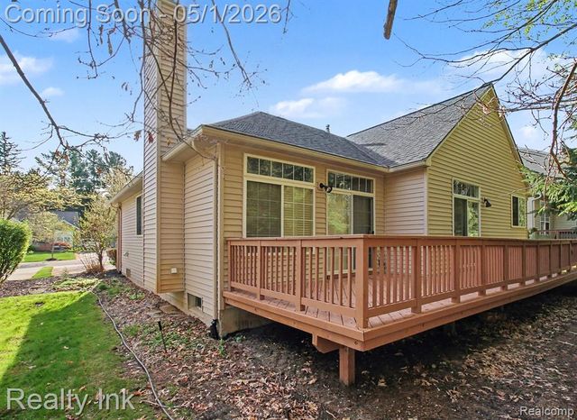 2745 Signature Circle, Pinckney, MI 48169