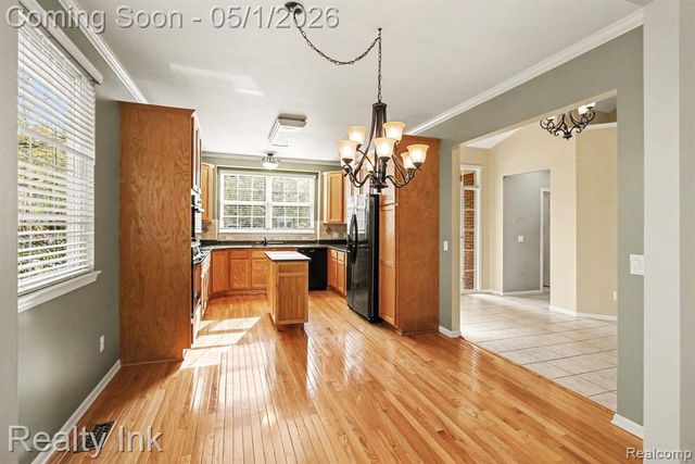 2745 Signature Circle, Pinckney, MI 48169