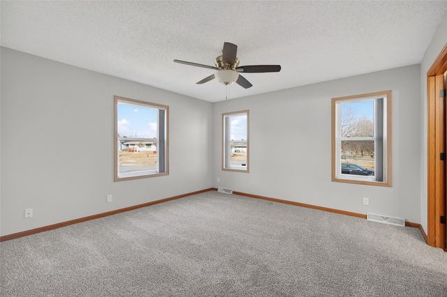 3021 E 29th Street, Des Moines, IA 50317